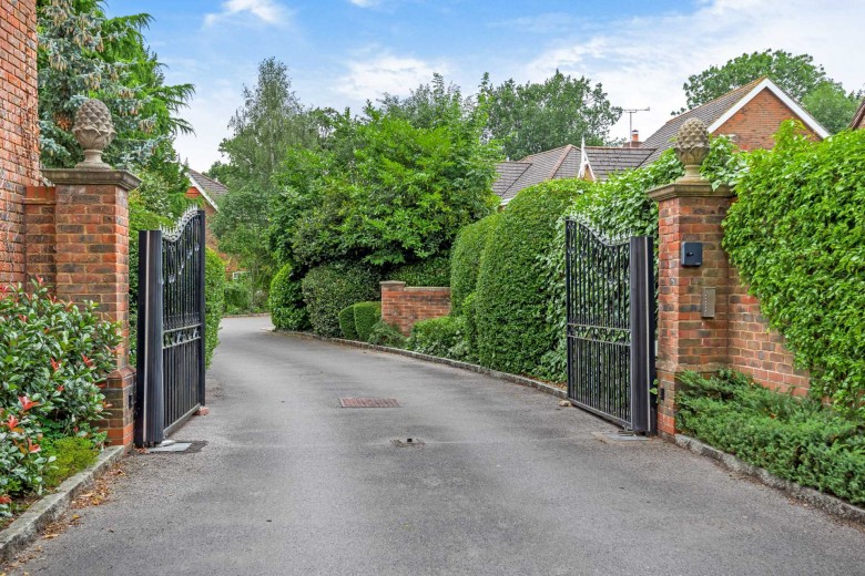 Click the photo for more details of Glendale Close, Wokingham